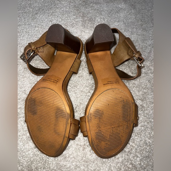 Coach and Four Tan Heels - Picture 4 of 6